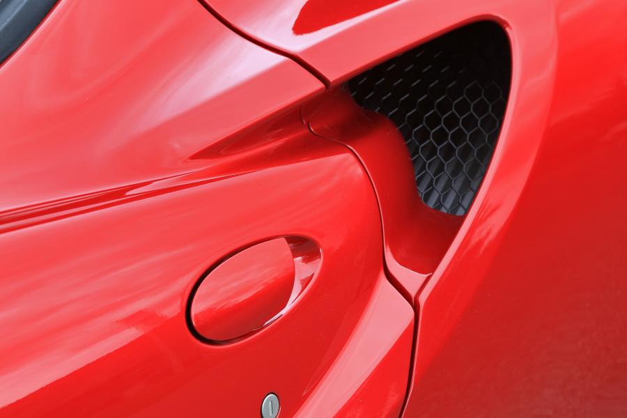 Детали экстерьера Alfa Romeo 4C Spider (960) 2015 года  (WW) (фото 18 из 59)